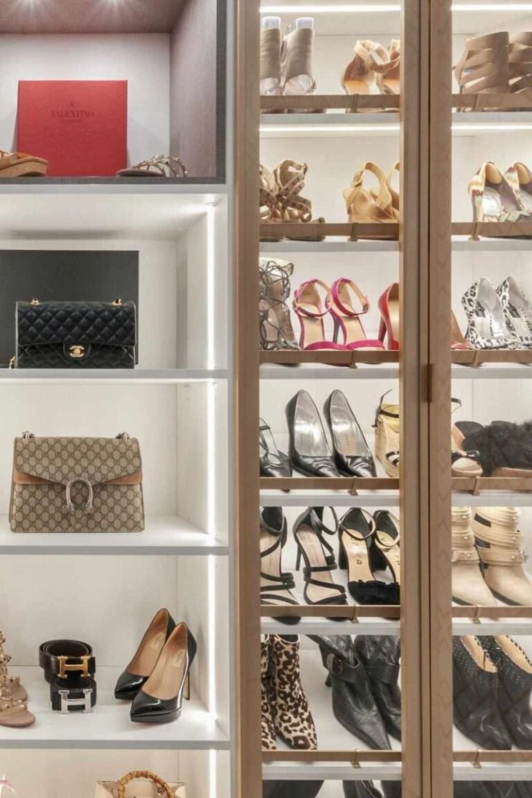 Helpful Tips for Organizing a Closet